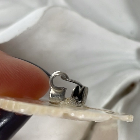 Vintage Mother of Pearl Brooch Hand Carved - Picture 5 of 7